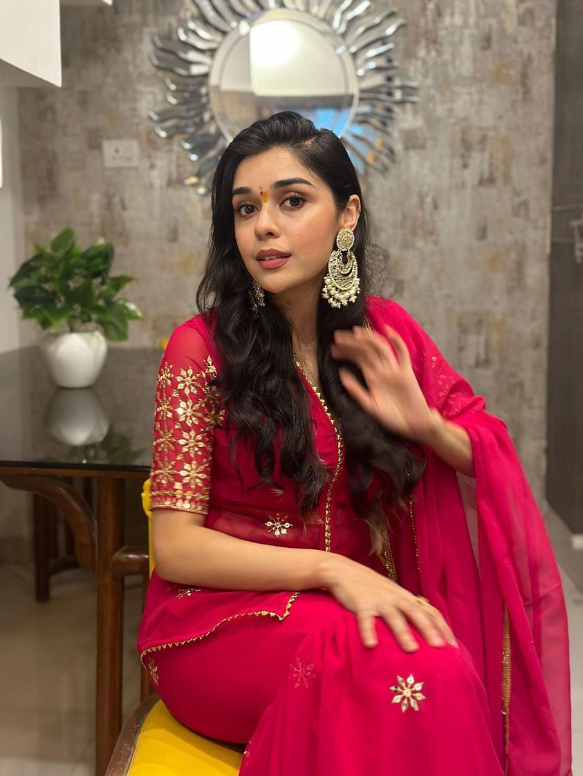 ROSY EMBROIDERED SHARARA SET - Sarnya