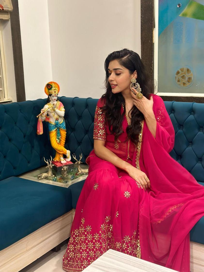 ROSY EMBROIDERED SHARARA SET - Sarnya