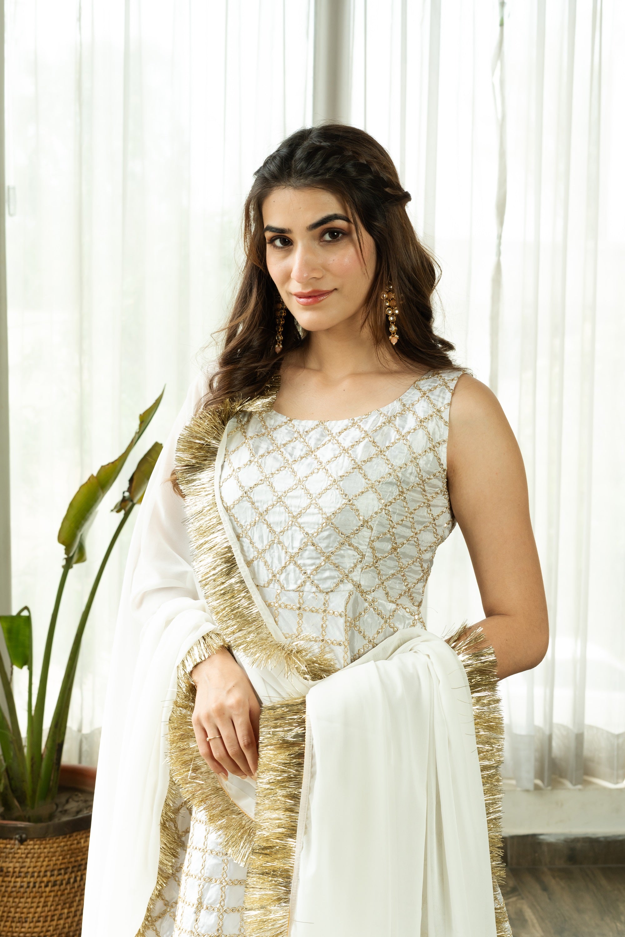 KUMUD WHITE SILKY SUIT SET WITH DUPATTA - Sarnya