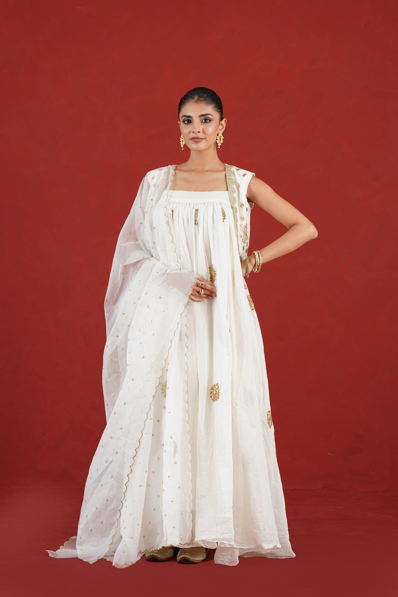 Aarini white hand embroidered jacket kurta set with organza dupatta - full length