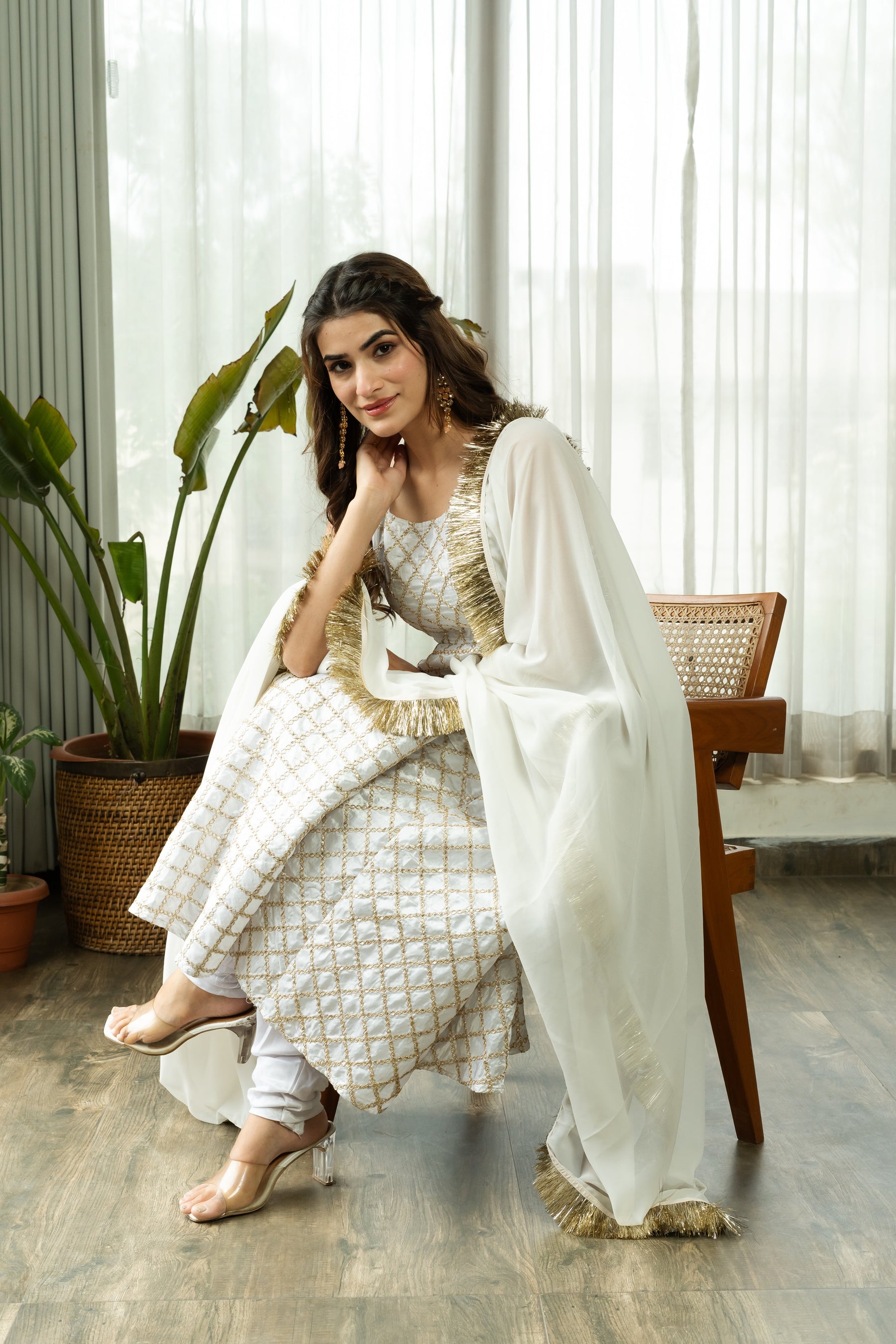 KUMUD WHITE SILKY SUIT SET WITH DUPATTA - Sarnya