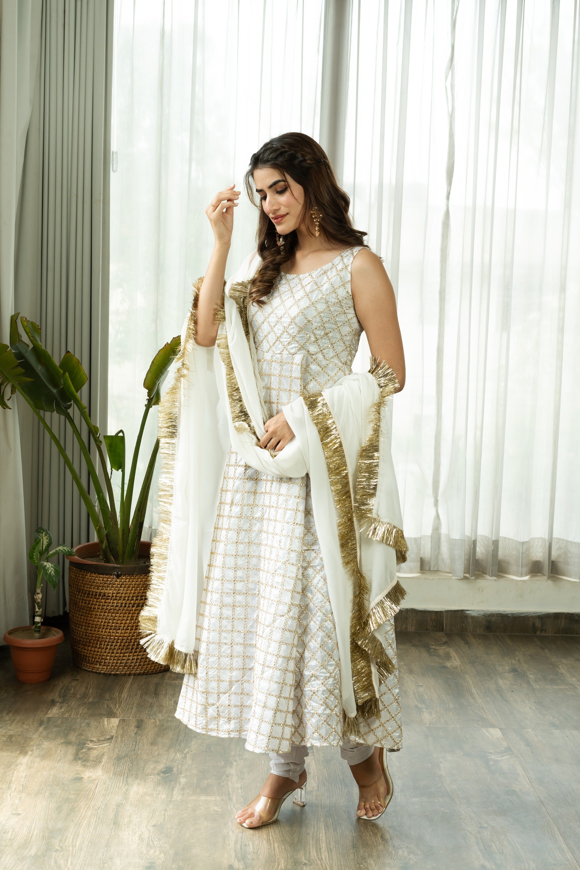 KUMUD WHITE SILKY SUIT SET WITH DUPATTA - Sarnya