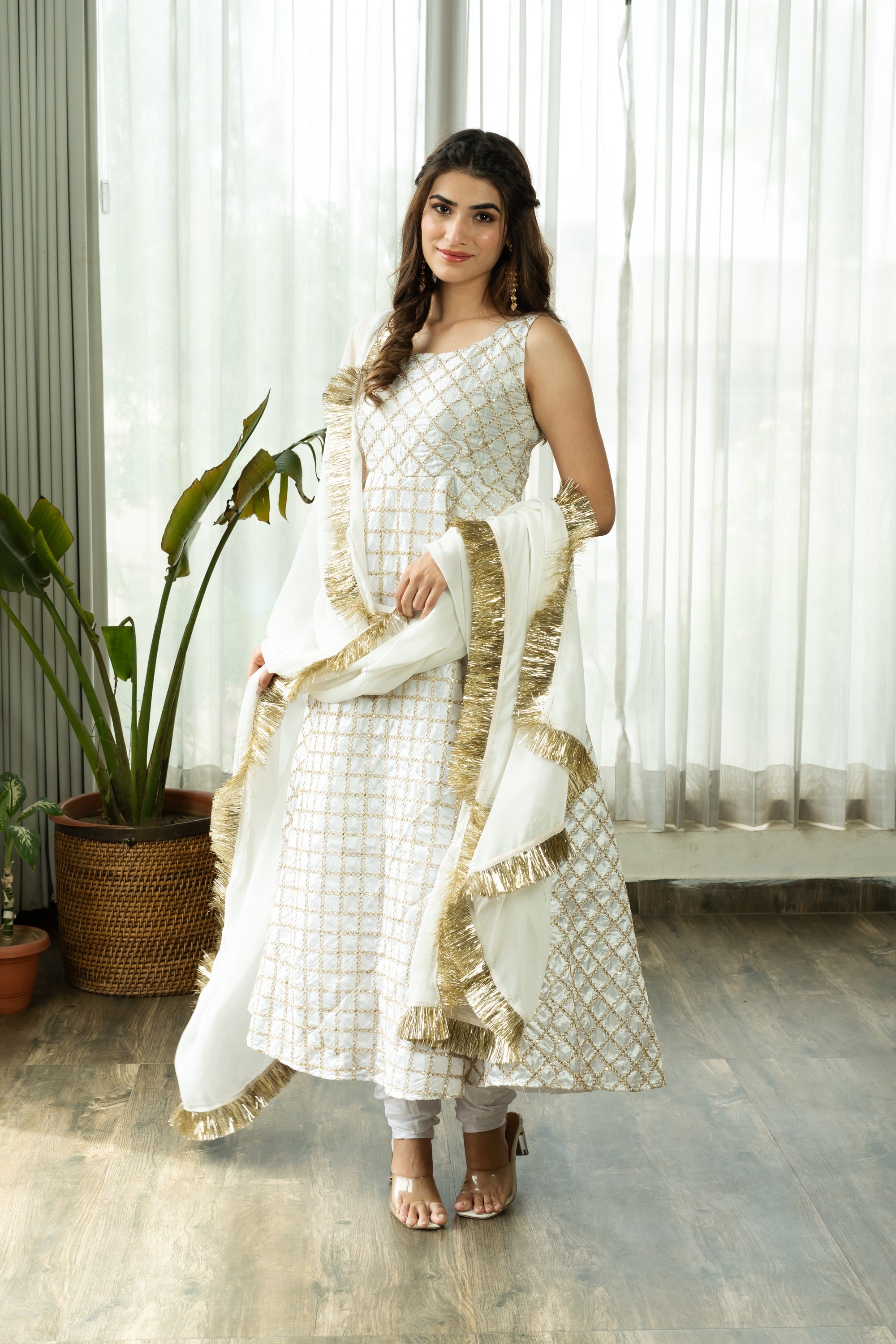 KUMUD WHITE SILKY SUIT SET WITH DUPATTA - Sarnya