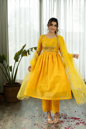 GULZAR EMBROIDERED SILK SUIT SET WITH DUPATTA - Sarnya