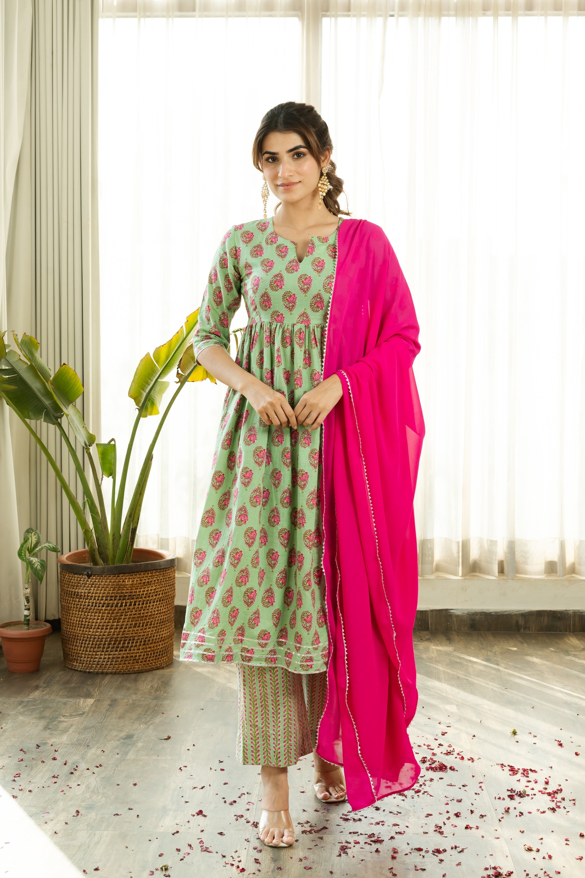 ANUSHA COTTON FLORAL BLOCK PRINTED KURTA SET WITH PINK DUPATTA - Sarnya