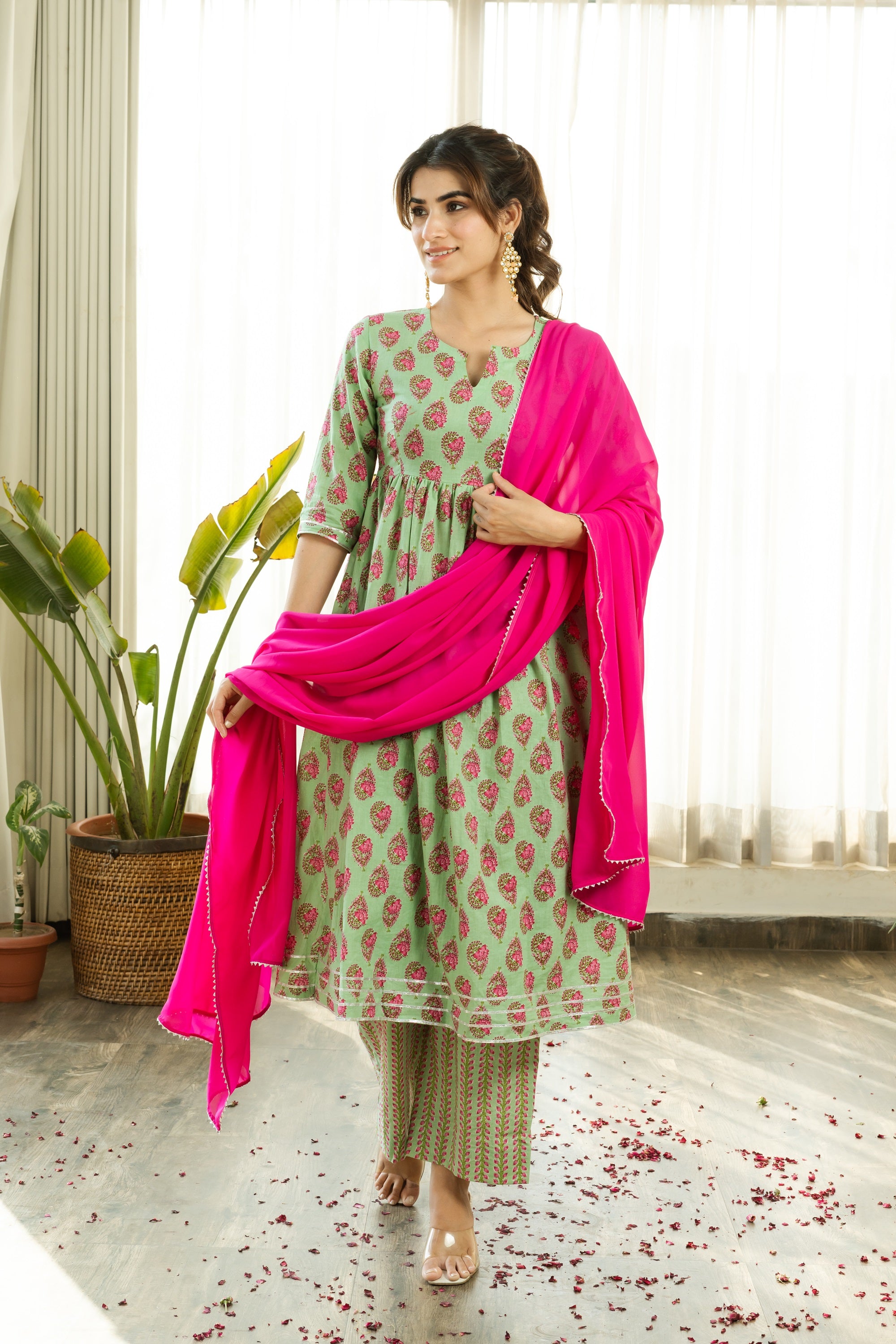 ANUSHA COTTON FLORAL BLOCK PRINTED KURTA SET WITH PINK DUPATTA - Sarnya