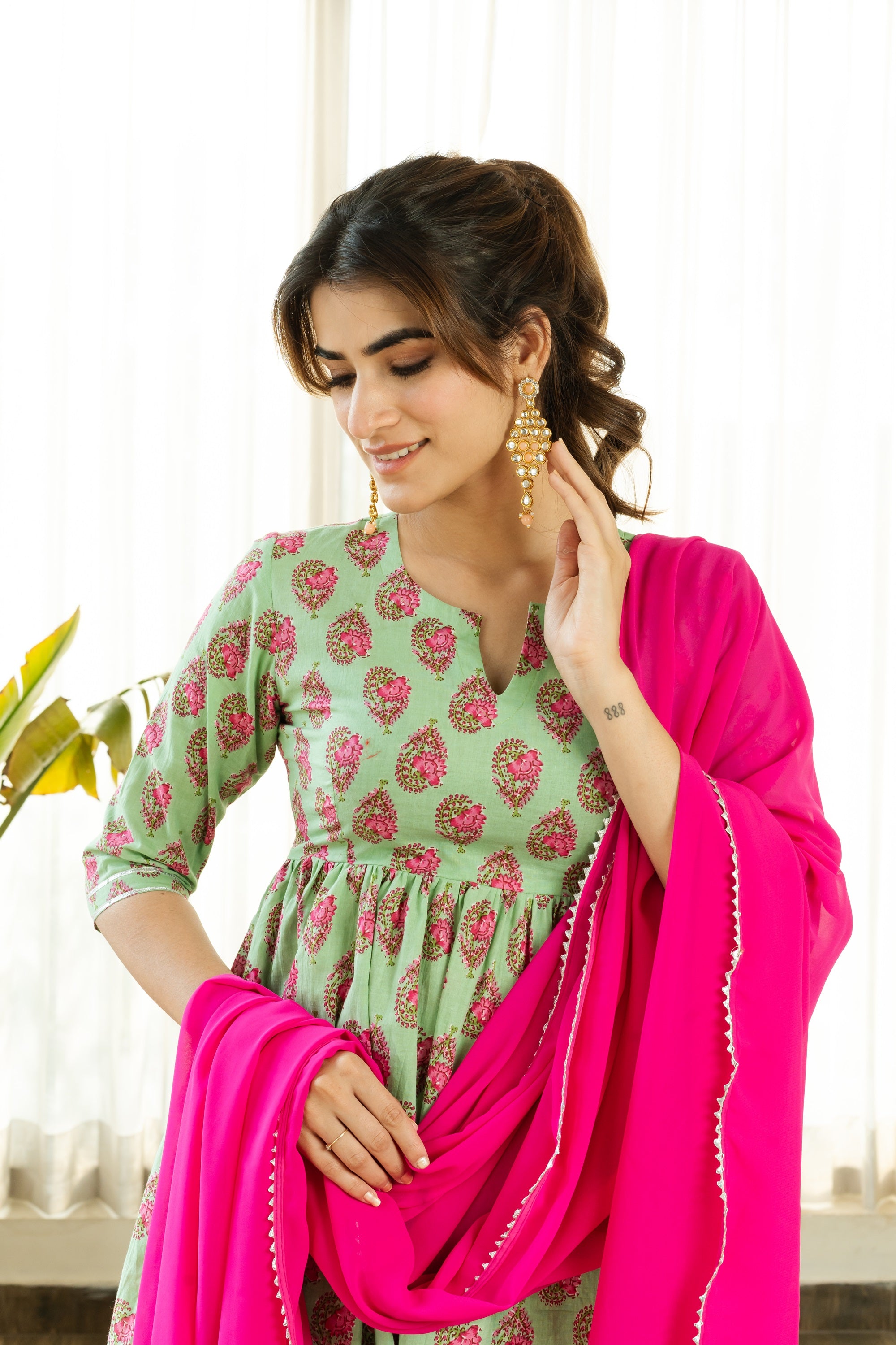 ANUSHA COTTON FLORAL BLOCK PRINTED KURTA SET WITH PINK DUPATTA - Sarnya