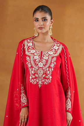Zarveen red hand embroidered kurta neckline detail